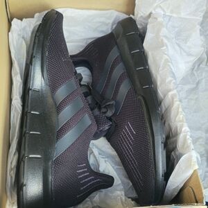 Adidas Men's Black Swift Run Sneakers Sz9